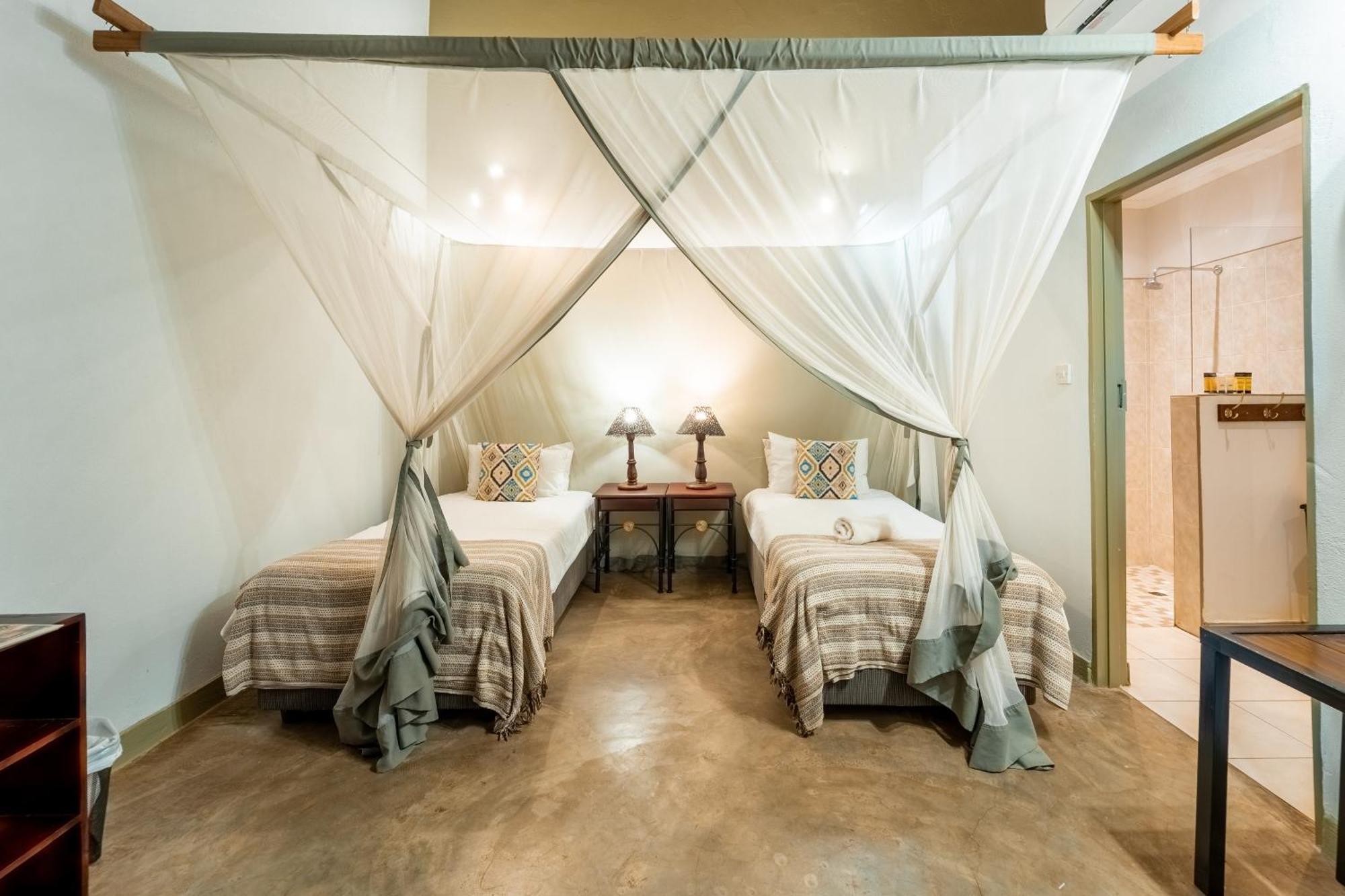Nguni Lodge ヴィクトリア・フォールズ エクステリア 写真